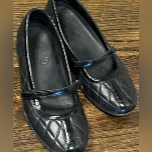 super cute black Cole Haan Slip On sneakers w/ adjustable strap SZ 6 gently used